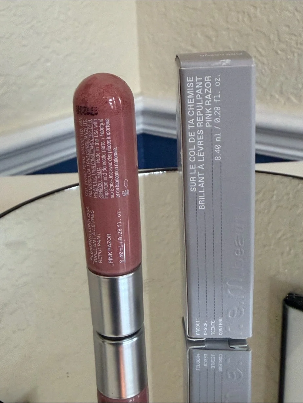 R.E.M. Beauty On Your Collar Plumping Lip Gloss Pink Razor